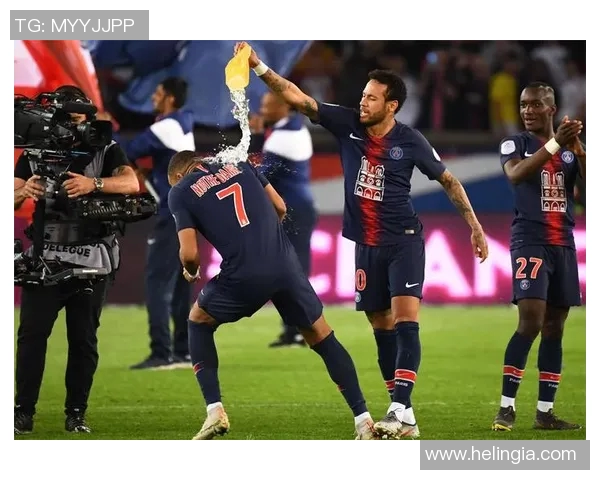 内马尔转会巴黎圣日耳曼：PSG签下法甲最大牌球星，球迷狂欢见证历史转折